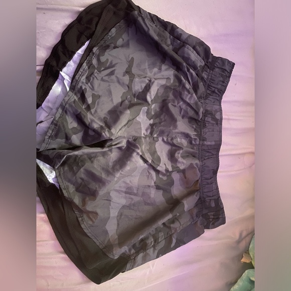 Athletic shorts (size M) - Picture 2 of 2